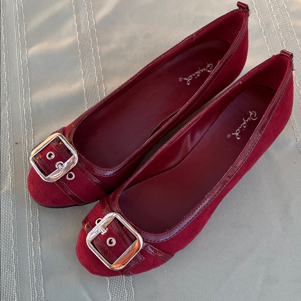Qupid Women's Burgundy Buckle Flats size 7.5